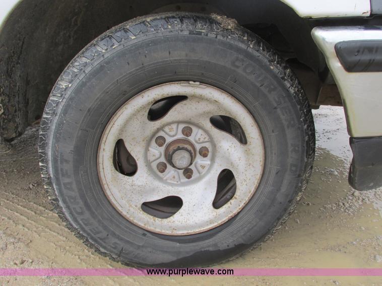 image for item F4237 1998 Ford F150 pickup truck