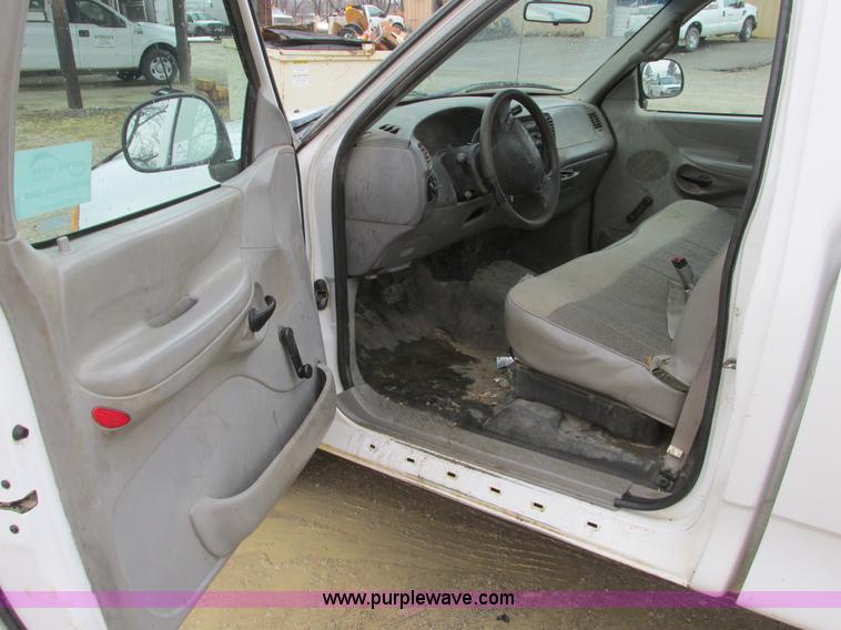 image for item F4237 1998 Ford F150 pickup truck