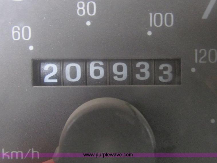 image for item F4237 1998 Ford F150 pickup truck