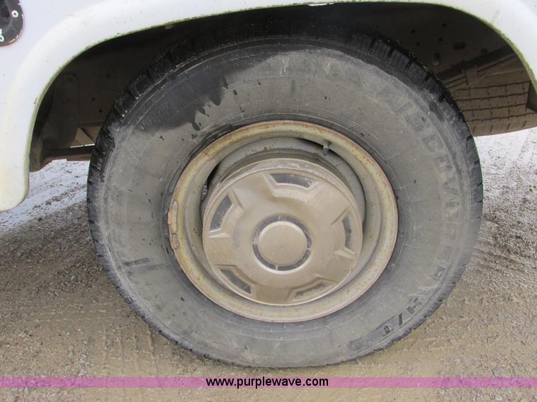 image for item F4239 1997 Ford F250 service truck