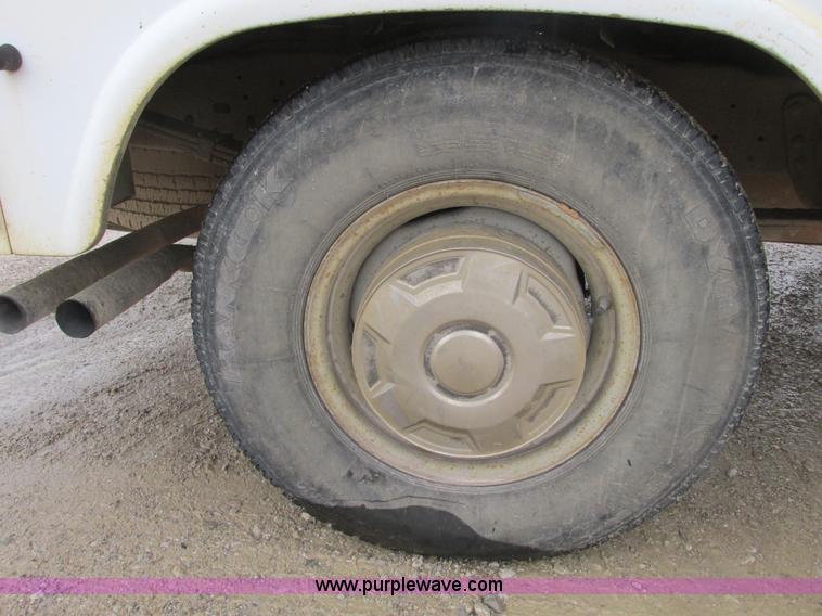 image for item F4239 1997 Ford F250 service truck