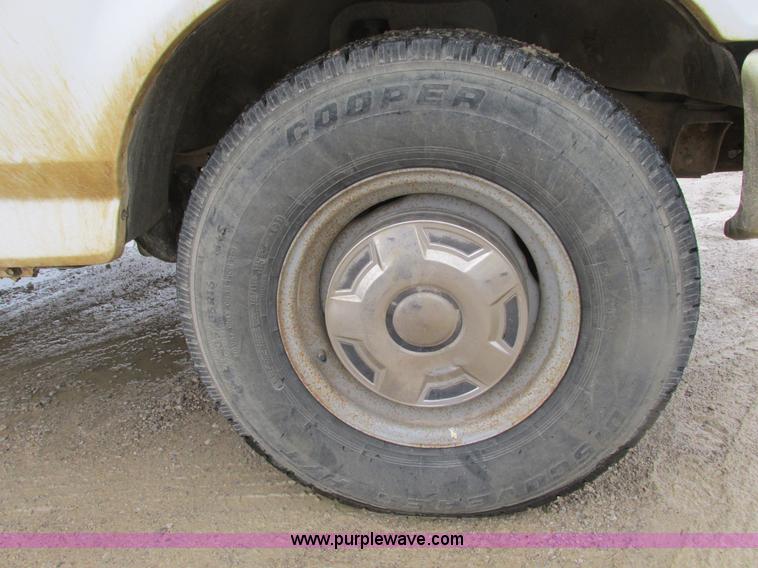 image for item F4239 1997 Ford F250 service truck