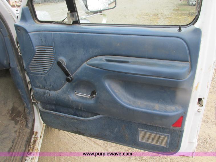 image for item F4239 1997 Ford F250 service truck
