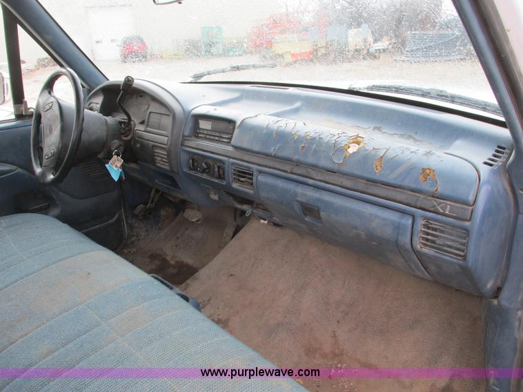 image for item F4239 1997 Ford F250 service truck