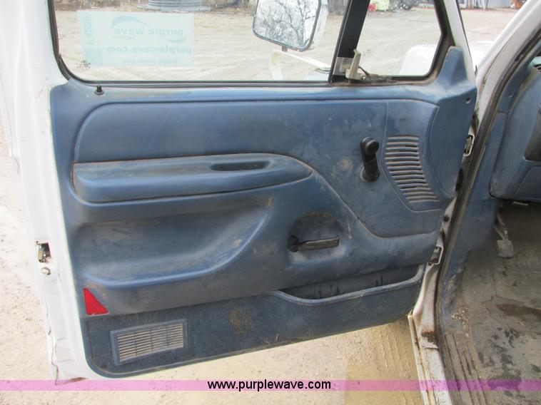 image for item F4239 1997 Ford F250 service truck