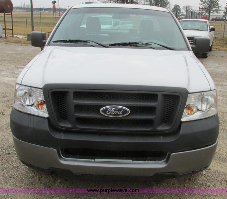 image for item F4240 2006 Ford F150 pickup truck