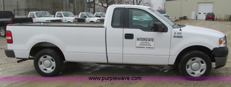 image for item F4240 2006 Ford F150 pickup truck