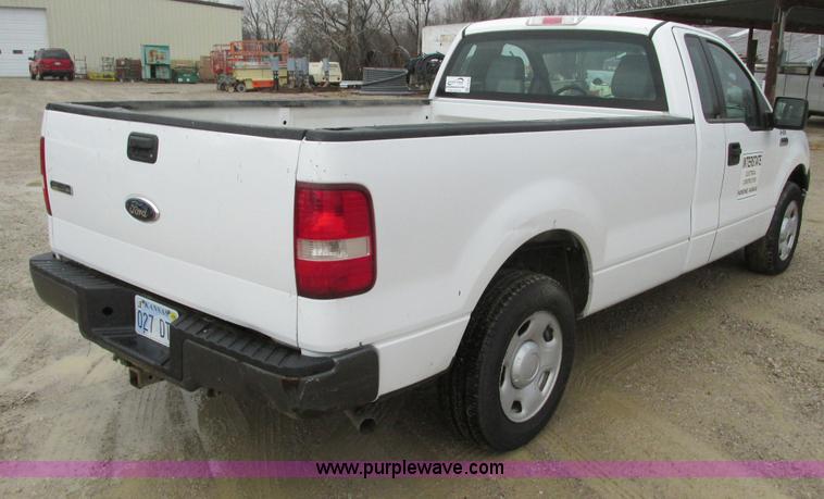 image for item F4240 2006 Ford F150 pickup truck