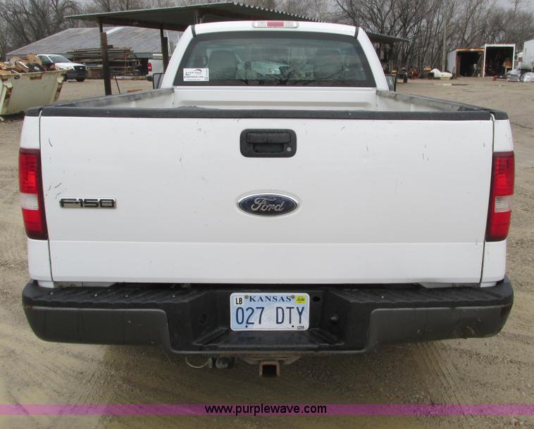 image for item F4240 2006 Ford F150 pickup truck