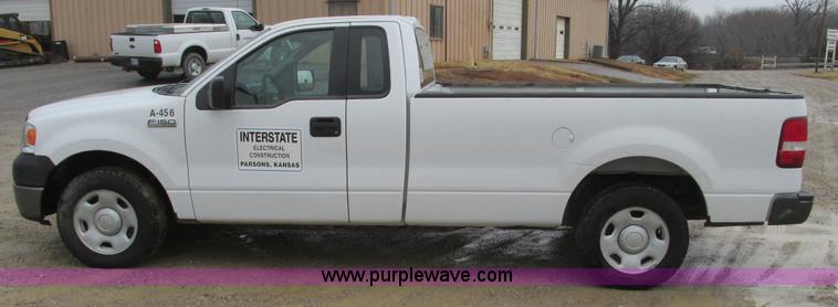 image for item F4240 2006 Ford F150 pickup truck