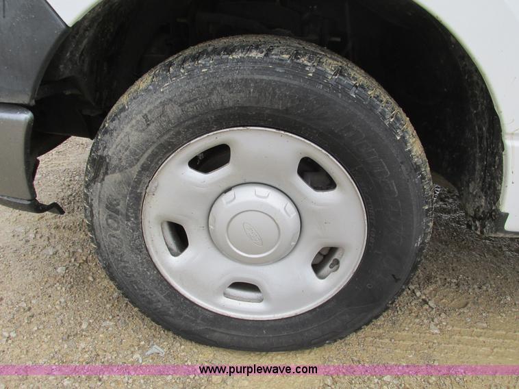 image for item F4240 2006 Ford F150 pickup truck