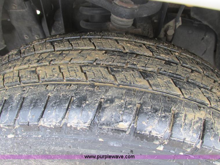 image for item F4240 2006 Ford F150 pickup truck