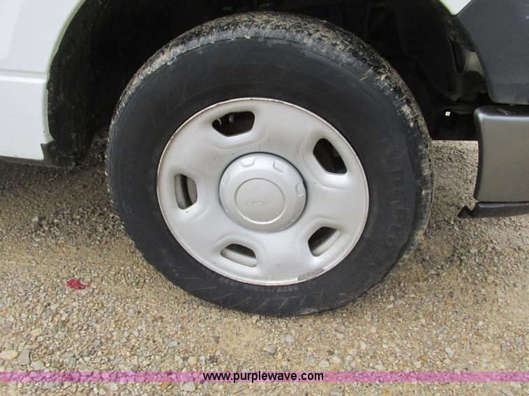 image for item F4240 2006 Ford F150 pickup truck