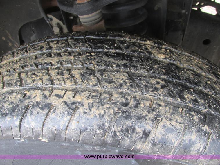 image for item F4240 2006 Ford F150 pickup truck