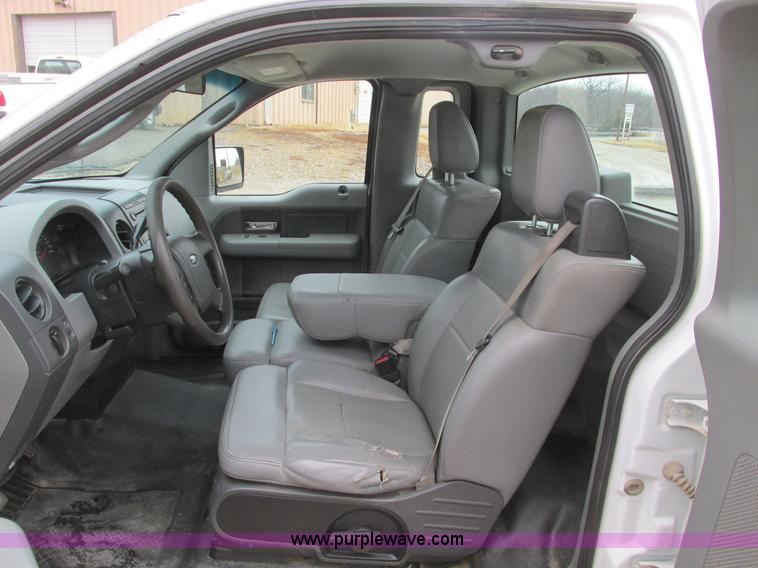 image for item F4240 2006 Ford F150 pickup truck