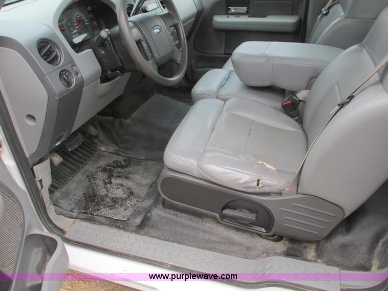 image for item F4240 2006 Ford F150 pickup truck