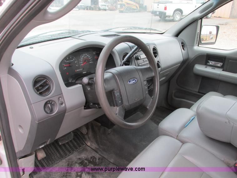 image for item F4240 2006 Ford F150 pickup truck