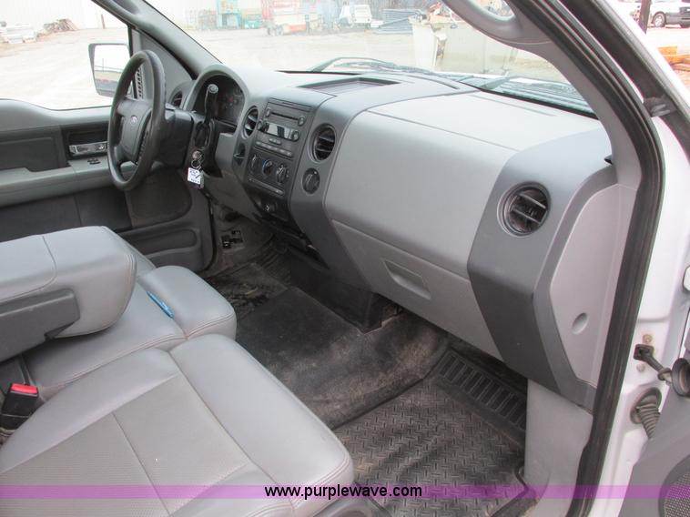 image for item F4240 2006 Ford F150 pickup truck