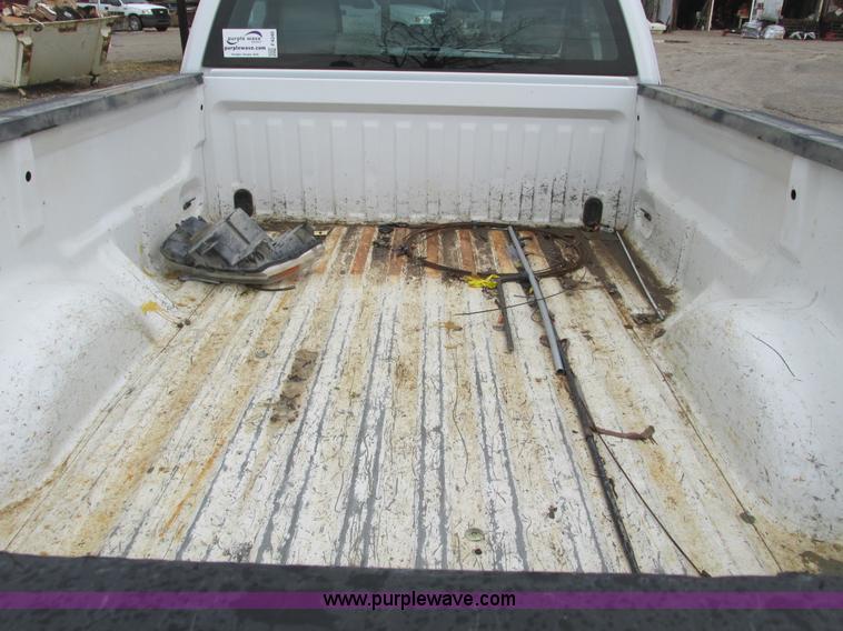 image for item F4240 2006 Ford F150 pickup truck