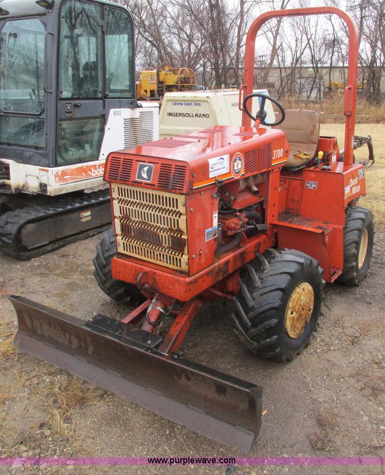 image for item F4242 1999 Ditch Witch 3700DD trencher