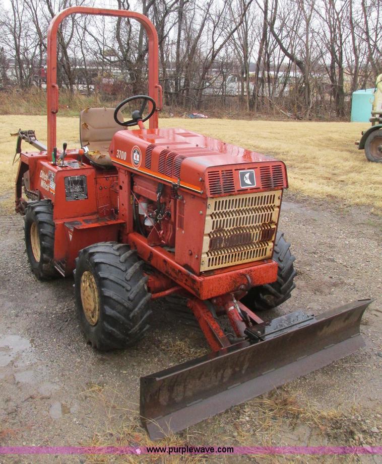 image for item F4242 1999 Ditch Witch 3700DD trencher