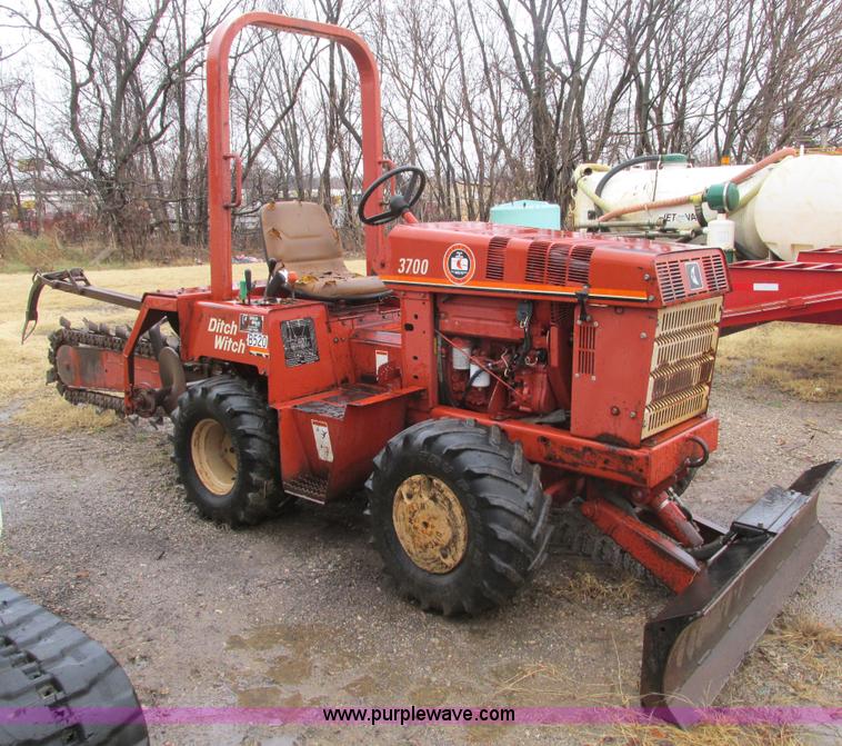 image for item F4242 1999 Ditch Witch 3700DD trencher