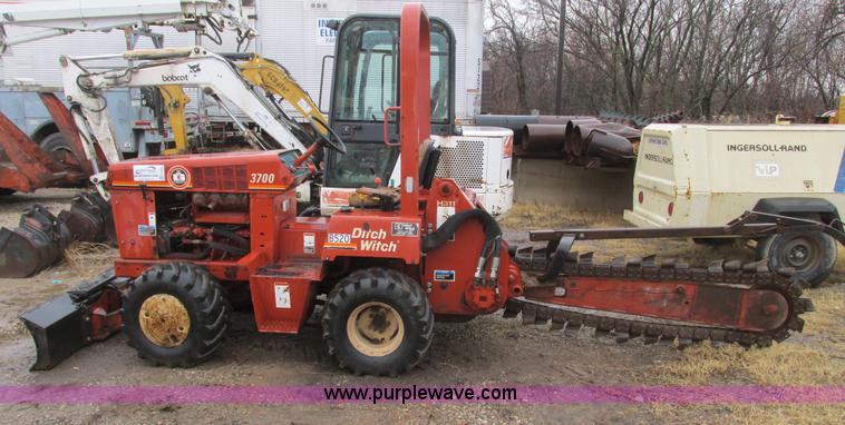 image for item F4242 1999 Ditch Witch 3700DD trencher