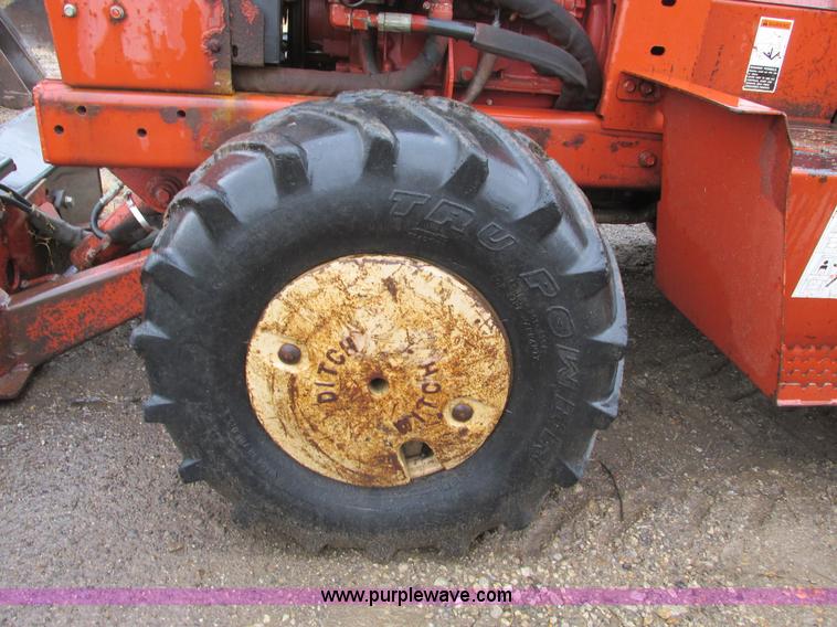 image for item F4242 1999 Ditch Witch 3700DD trencher