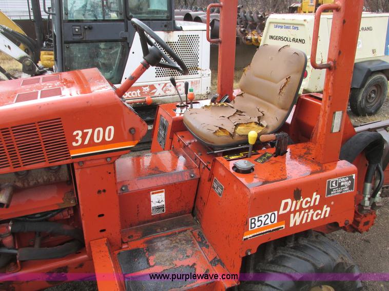 image for item F4242 1999 Ditch Witch 3700DD trencher