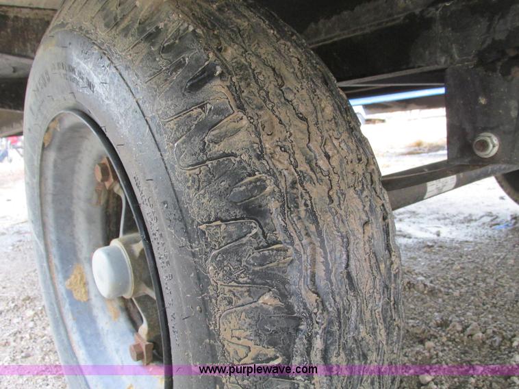 image for item F4248 2005 Comb 26' single axle office trailer