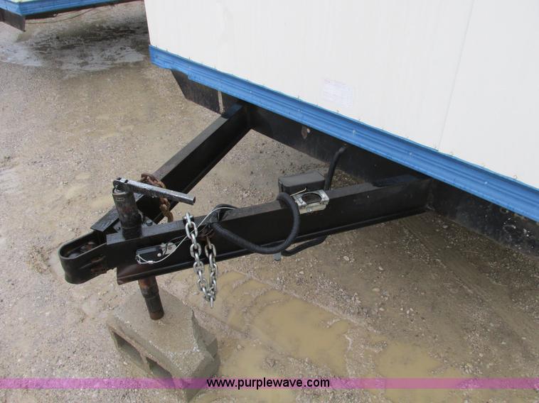 image for item F4248 2005 Comb 26' single axle office trailer