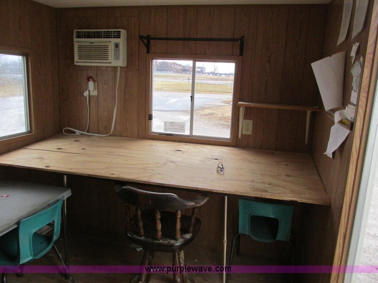 image for item F4248 2005 Comb 26' single axle office trailer