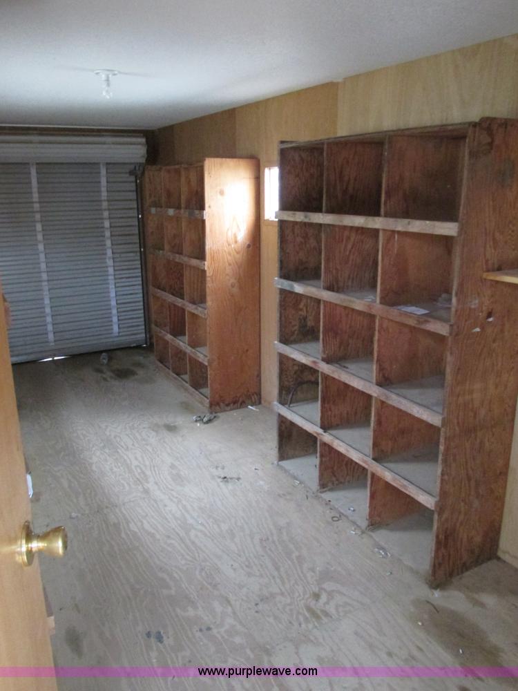 image for item F4248 2005 Comb 26' single axle office trailer