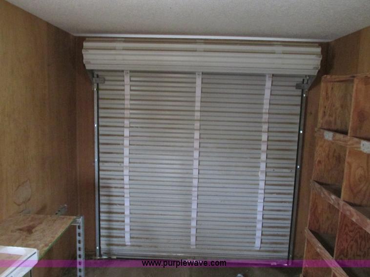 image for item F4248 2005 Comb 26' single axle office trailer