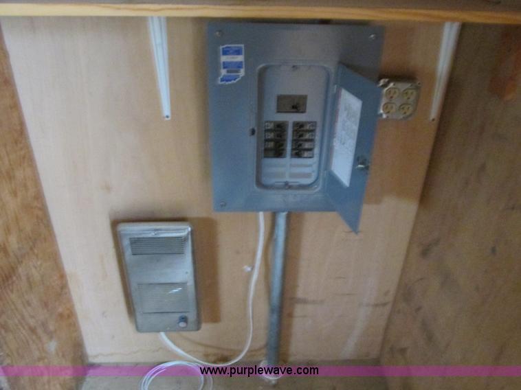 image for item F4248 2005 Comb 26' single axle office trailer