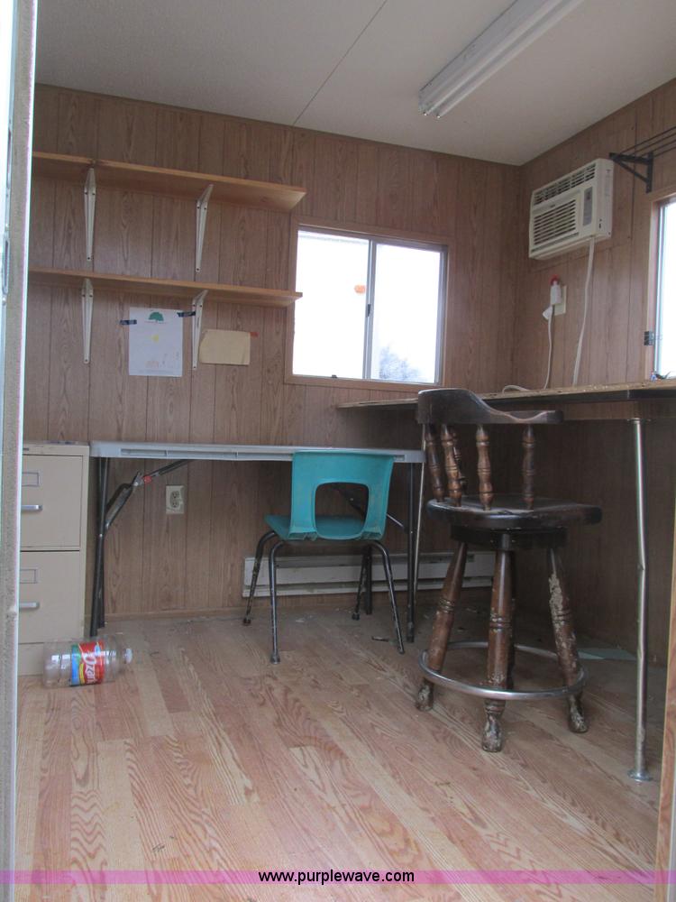 image for item F4248 2005 Comb 26' single axle office trailer