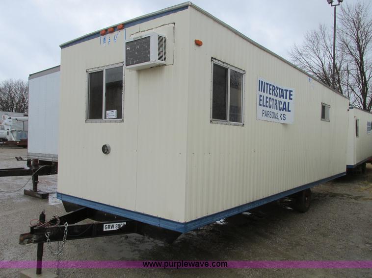 image for item F4277 2004 Comb 26' single axle office trailer