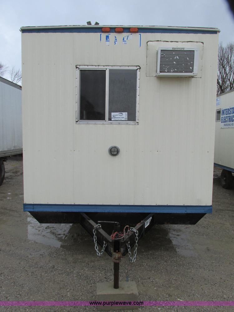 image for item F4277 2004 Comb 26' single axle office trailer