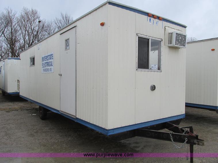 image for item F4277 2004 Comb 26' single axle office trailer