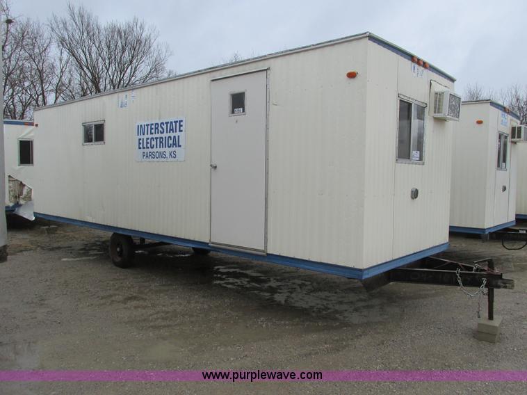 image for item F4277 2004 Comb 26' single axle office trailer