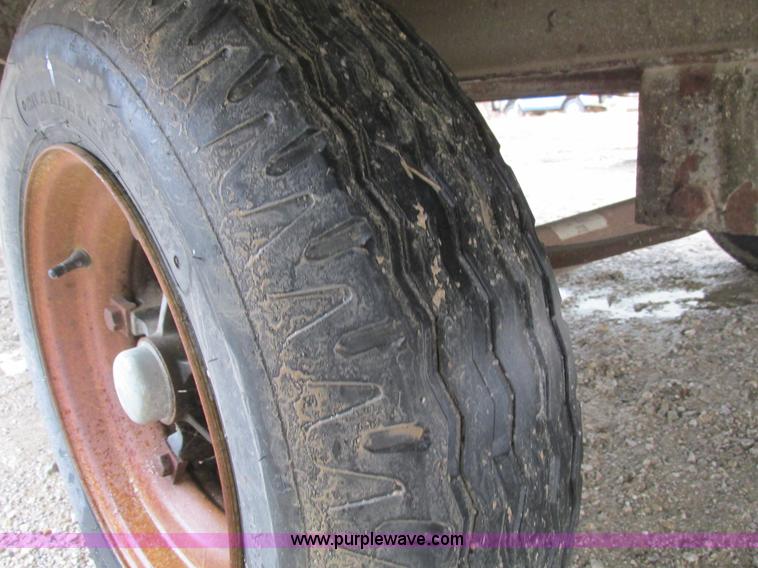 image for item F4277 2004 Comb 26' single axle office trailer