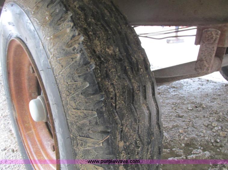 image for item F4277 2004 Comb 26' single axle office trailer