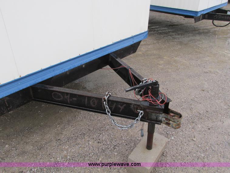 image for item F4277 2004 Comb 26' single axle office trailer