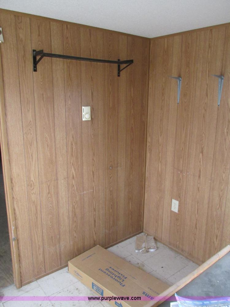 image for item F4277 2004 Comb 26' single axle office trailer