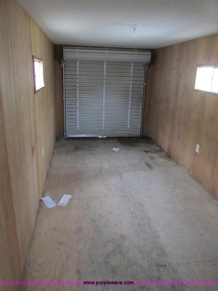 image for item F4277 2004 Comb 26' single axle office trailer