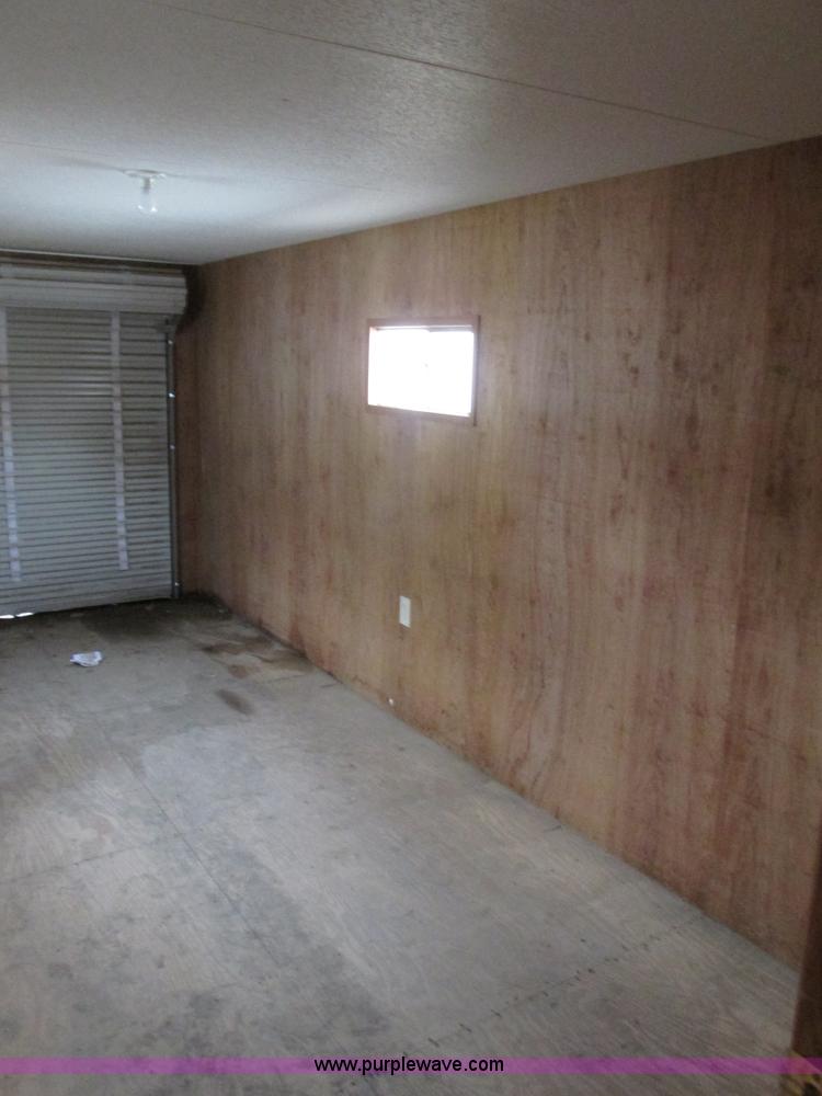 image for item F4277 2004 Comb 26' single axle office trailer