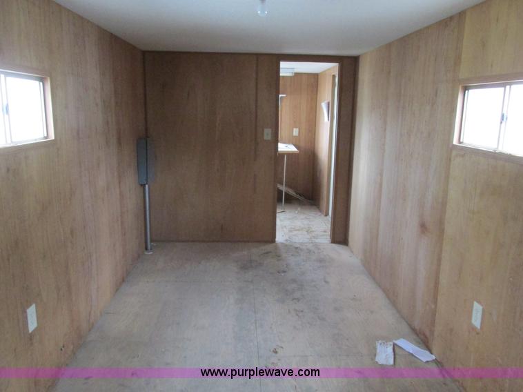 image for item F4277 2004 Comb 26' single axle office trailer