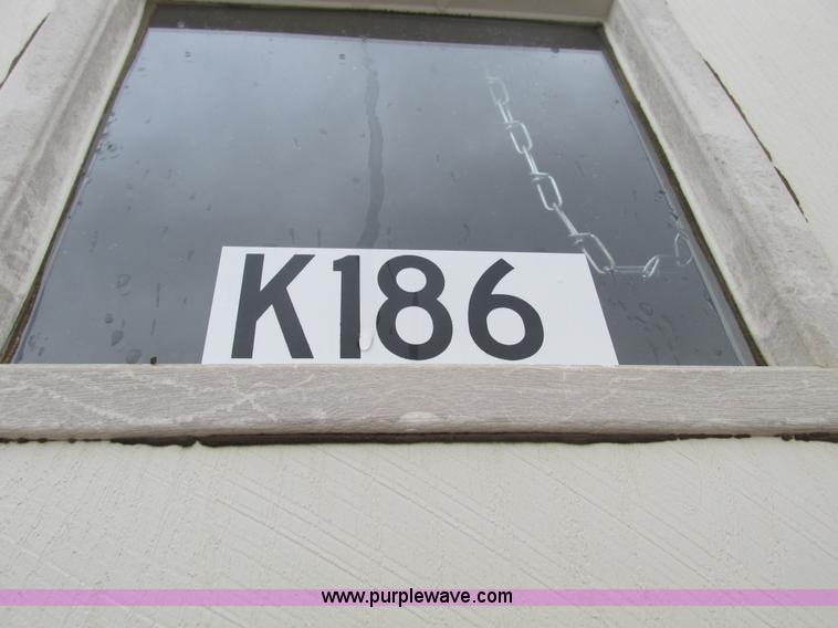 image for item F4277 2004 Comb 26' single axle office trailer