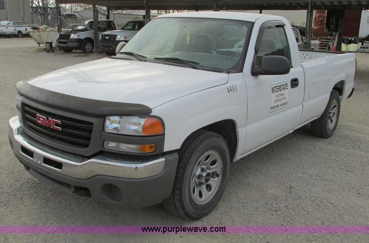 image for item F4278 2006 GMC Sierra 1500 pickup truck