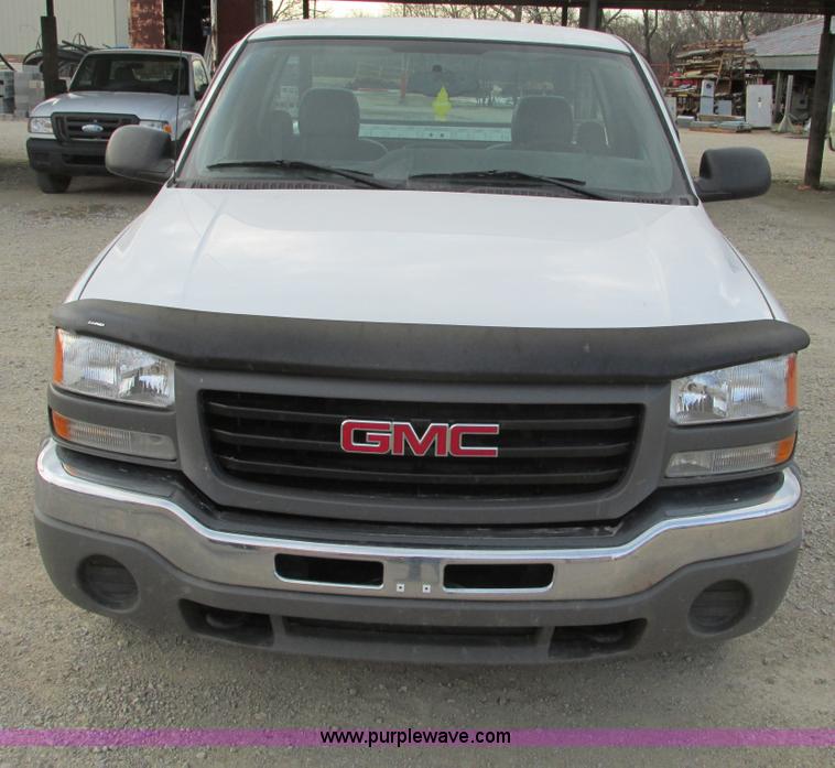 image for item F4278 2006 GMC Sierra 1500 pickup truck